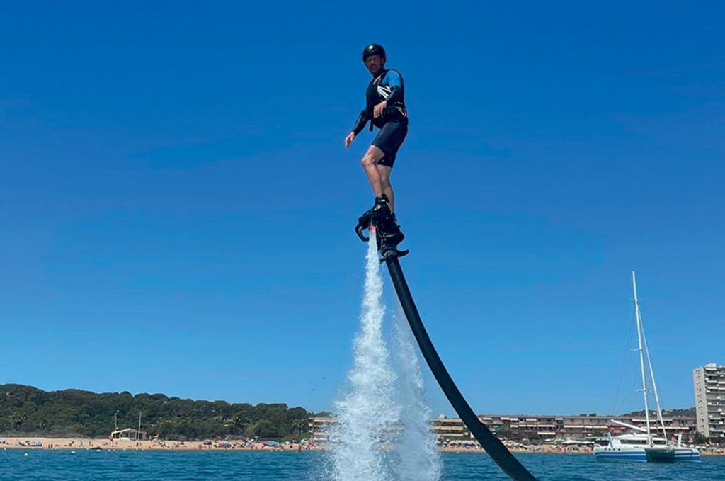 flyboard à cavalaire dans le VAR (83)